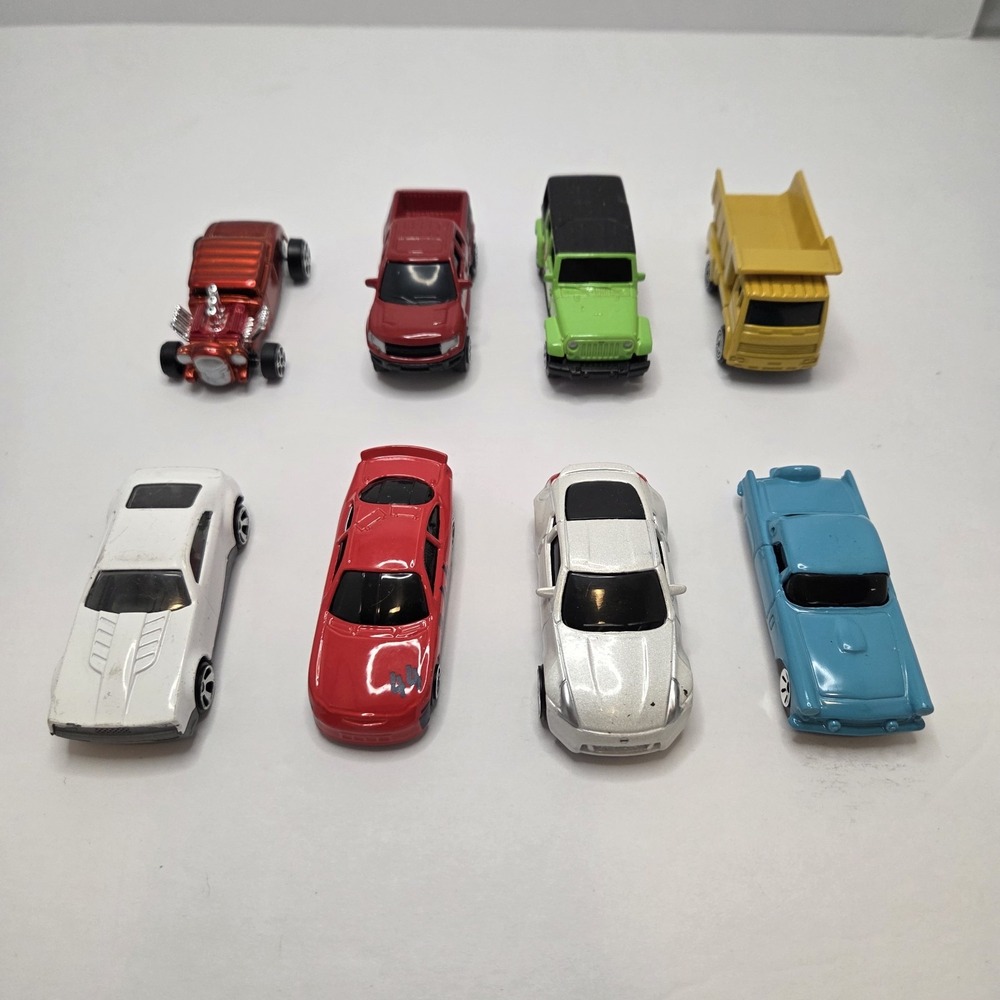 Maisto Diecast Cars Lot of 8 Mixed Vehicles Trucks Sports Cars 1:64 Loose
